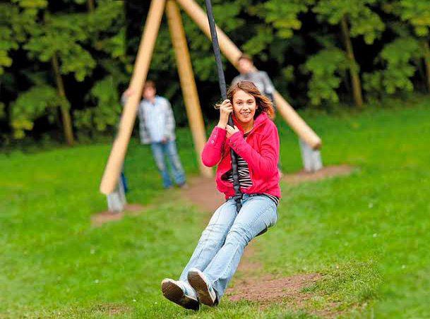 Tirolinas en parques infantiles