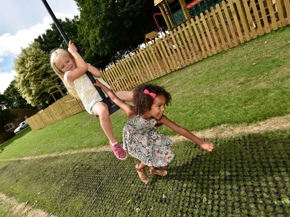 Tirolinas en parques infantiles